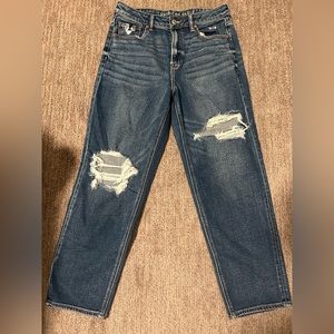 American Eagle Mom Straight Jean in size 10